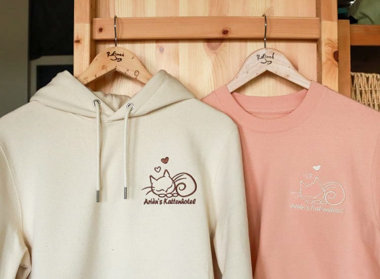 Refined Joy Work Apparel for Arièn's Kattenhotel :)